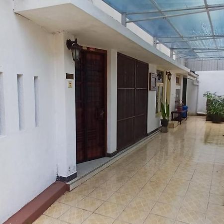Villa Chenu Dehiwala-Mount Lavinia Екстер'єр фото