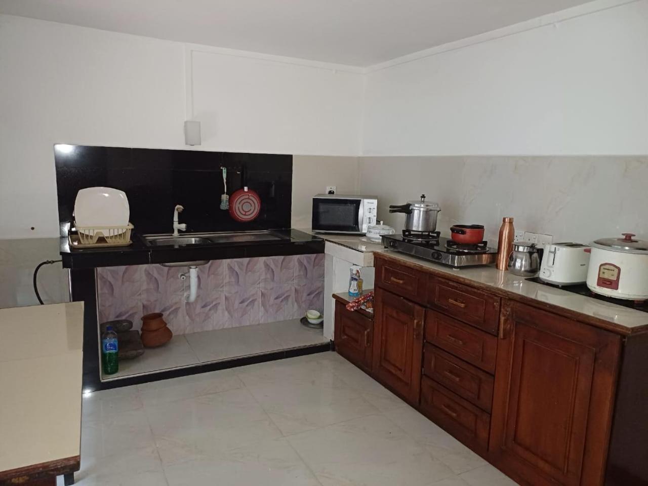 Villa Chenu Dehiwala-Mount Lavinia Екстер'єр фото